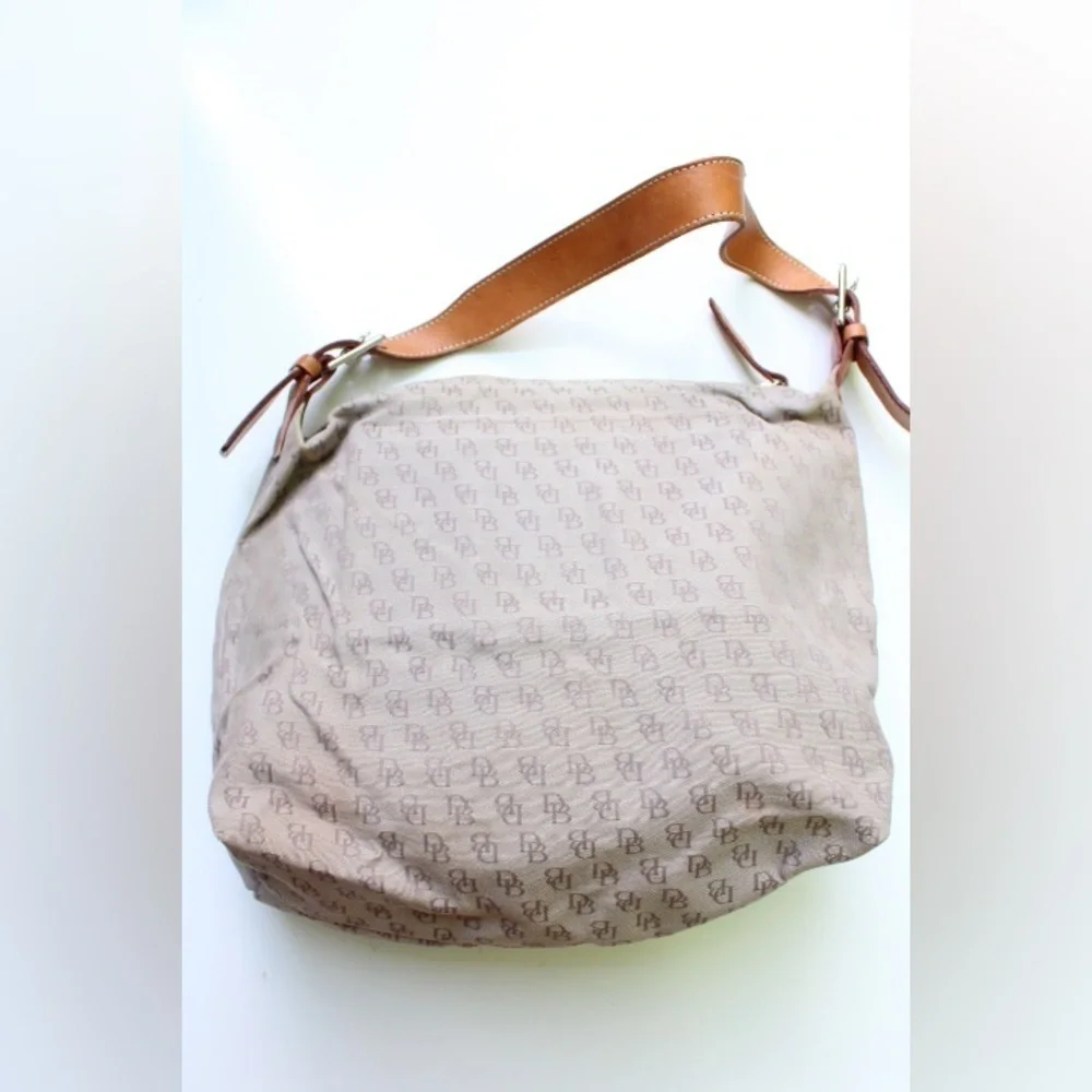 Dooney & Bourke logo hobo bag
